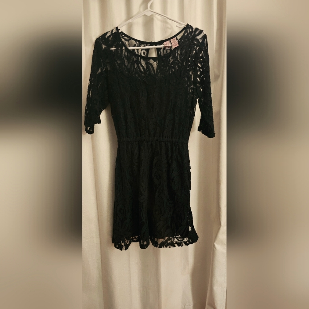 Love on a Hanger M Black Dress